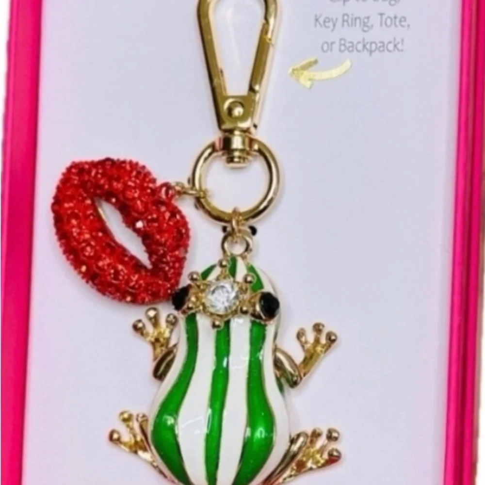 True to Form Frog Keychain with Red Lip Accent - Picture 1 of 6